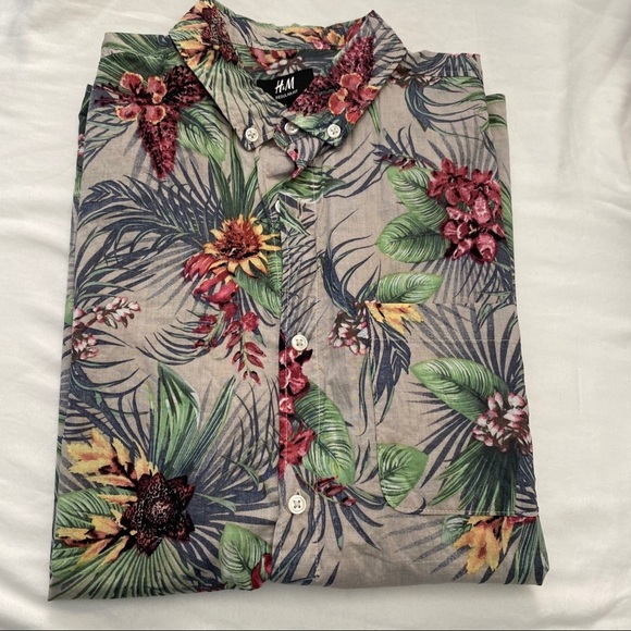 H&M Tropical Pattern Short Sleeve Button Down - Picture 1 of 3
